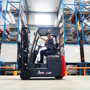 EFS151 Elevator Accessible Electric Forklift 1500kg Capacity