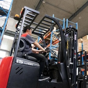 1.5 Ton Lithium Battery Forklift with Integrated Charger