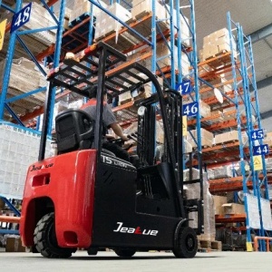 1500kg Lead Acid Battery Forklift Low Maintenance Design