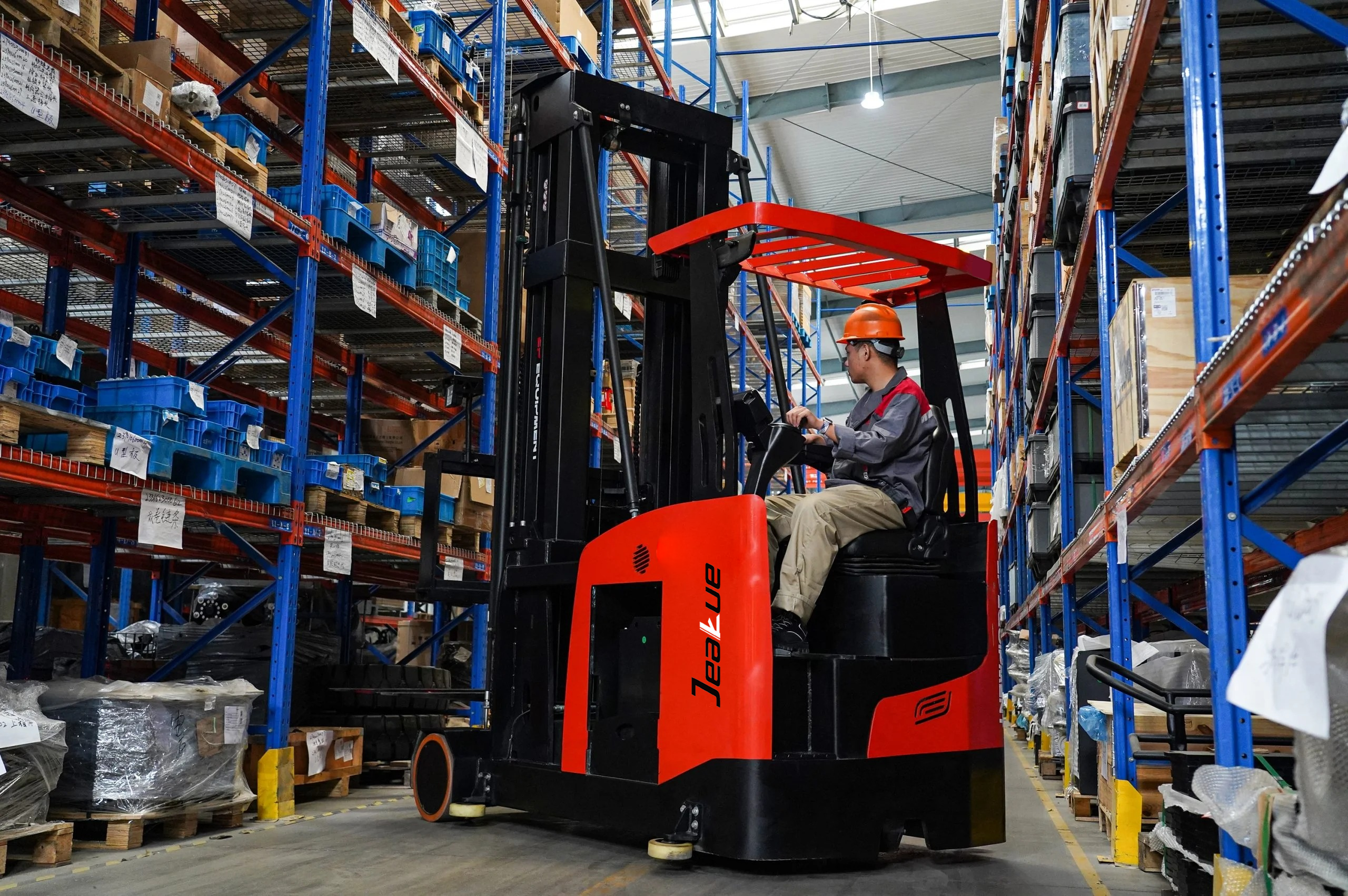 1.5 Ton(3306.93lb) Very Narrow Aisle Reach Forklift Truck - Image 7