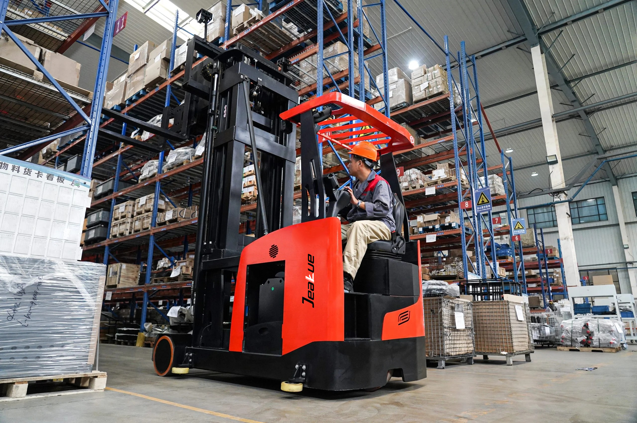 1.5 Ton(3306.93lb) Very Narrow Aisle Reach Forklift Truck - Image 9