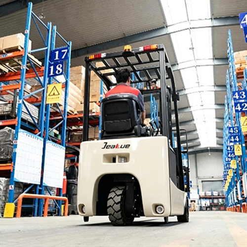The Rise of Autonomous Mobile Robots in Modern Intralogistics