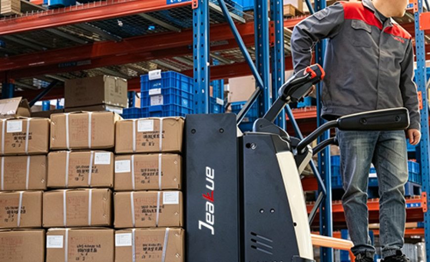 Electrifying the Tarmac: The Shift in Aviation Ground Support Equipment