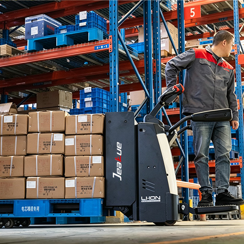 Electrifying the Tarmac: The Shift in Aviation Ground Support Equipment