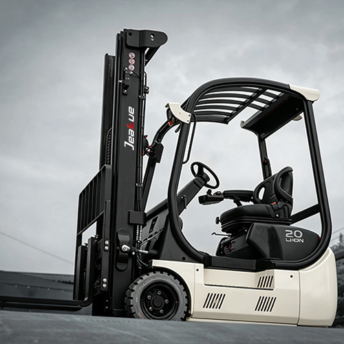 The Art of Motion: Best Practices for Fleet Management in Busy Distribution Centers