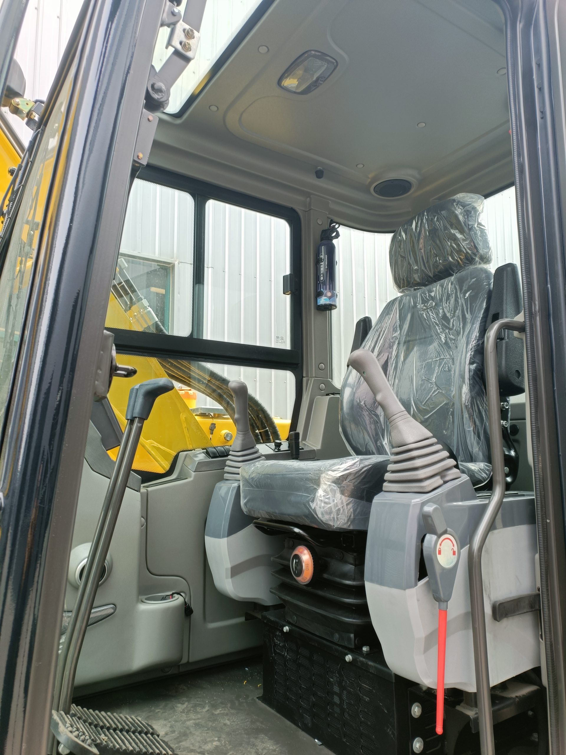 7.5 Ton(16534.65 lb) Diesel Crawler Excavator-JH8075 - Image 2