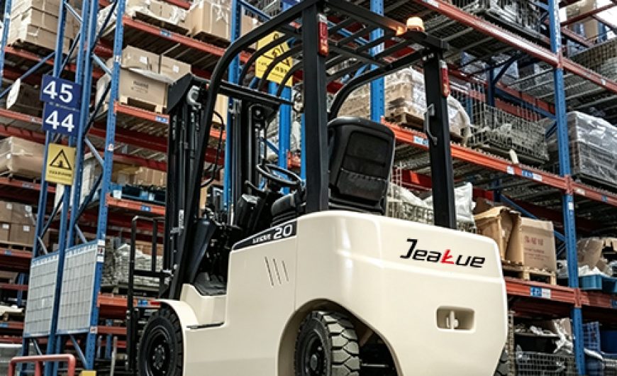 The Crucial Synergy Between Forklift Specifications and Aisle Racking