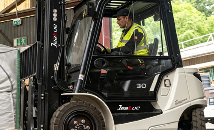 The Future of Smart Warehouses: Data-Driven Material Moving