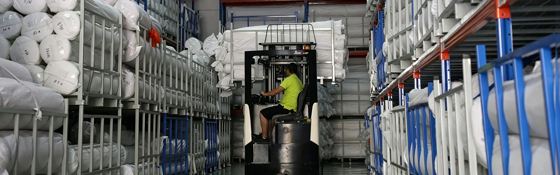 Custom Side Loader Forklifts: Engineering Material Handling Solutions for Long and Bulky Loads