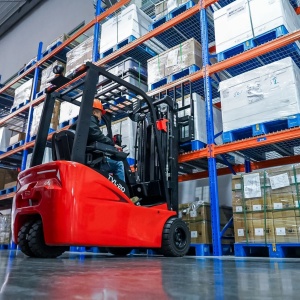 TVL182/202 Narrow Aisle Forklift 1641mm Turning Radius