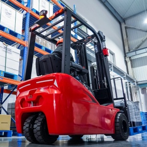 TVL182/202 Forklift with Integral Cast Chassis High Stability