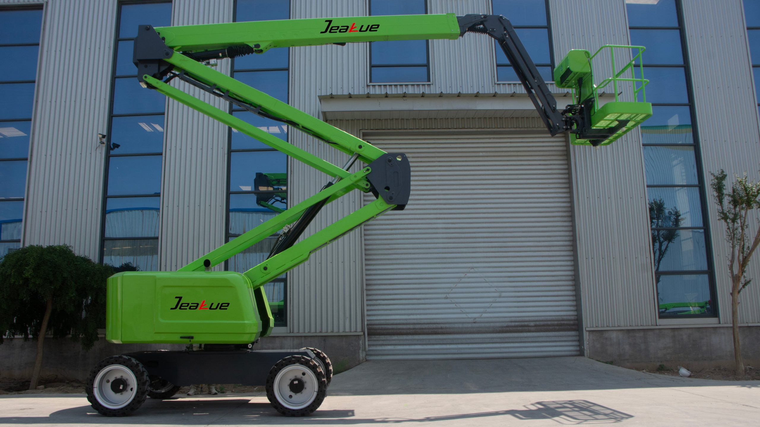 0.23-0.35Ton(507.06 lb/771.62 lb) 20.2-22.5M(66.27 ft/73.82 ft) Diesel Boom Lift-V18D/V20D - Image 3