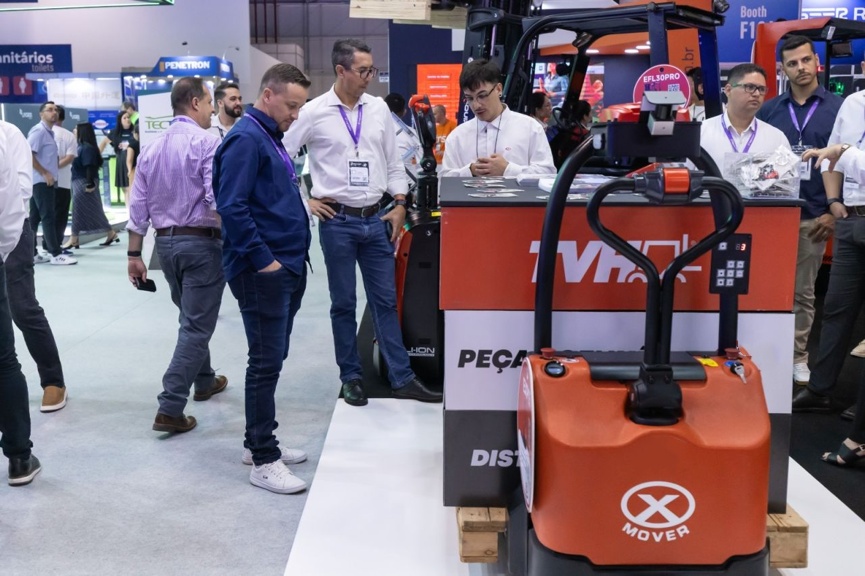 JEAKUE IS ON THE MOVE