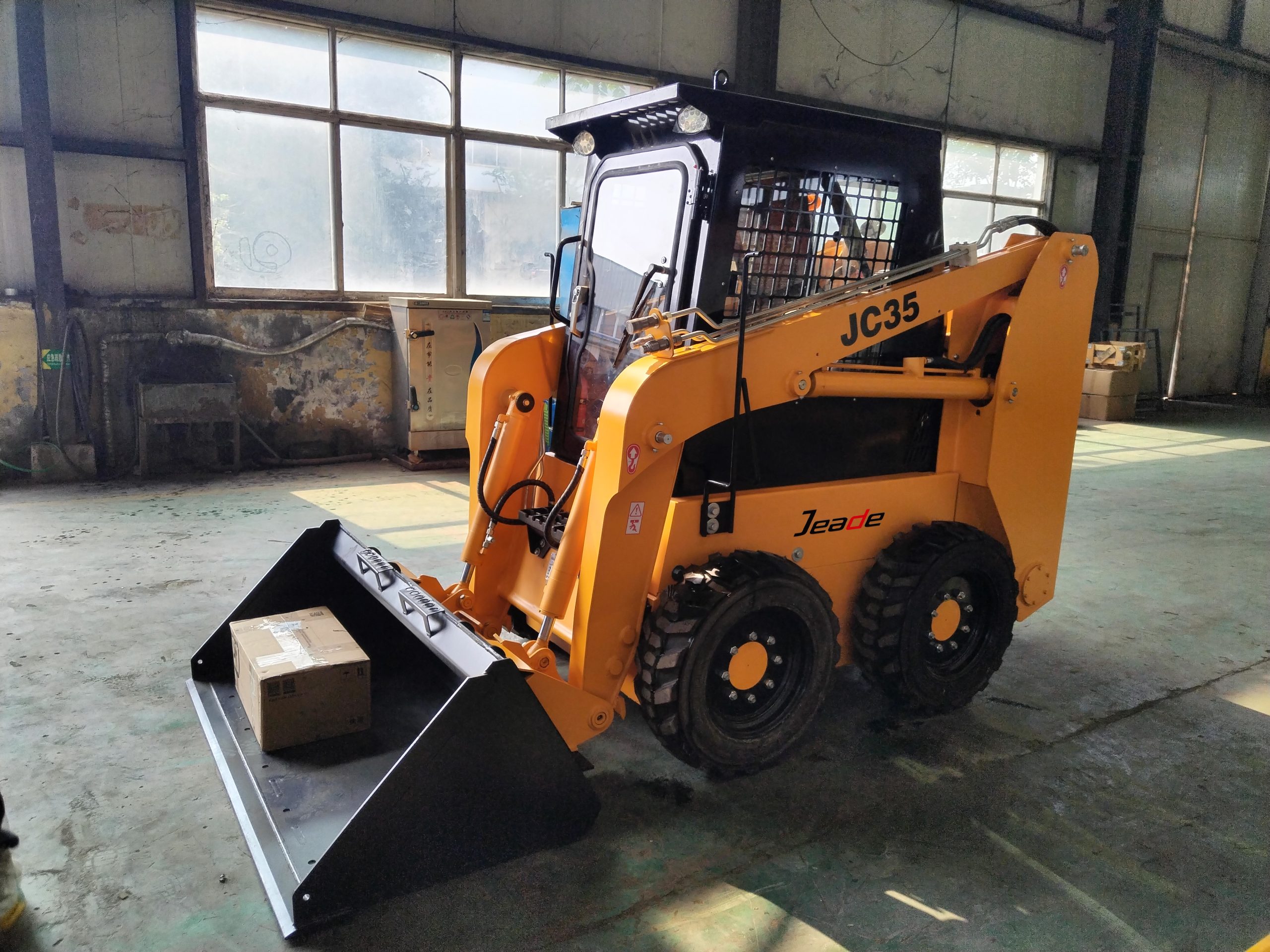 2.6 Ton(5732.01 lb) Diesel Skid Steer Load-JC35 - Image 2
