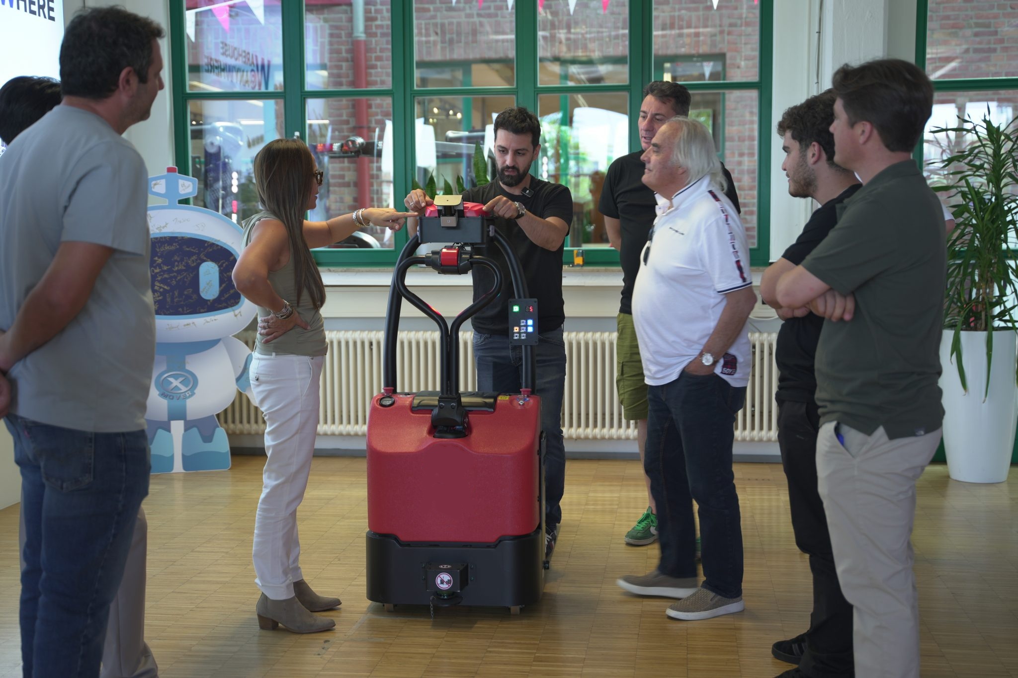 JEAKUE Hosts Automation Dealer Training for Italian Partners