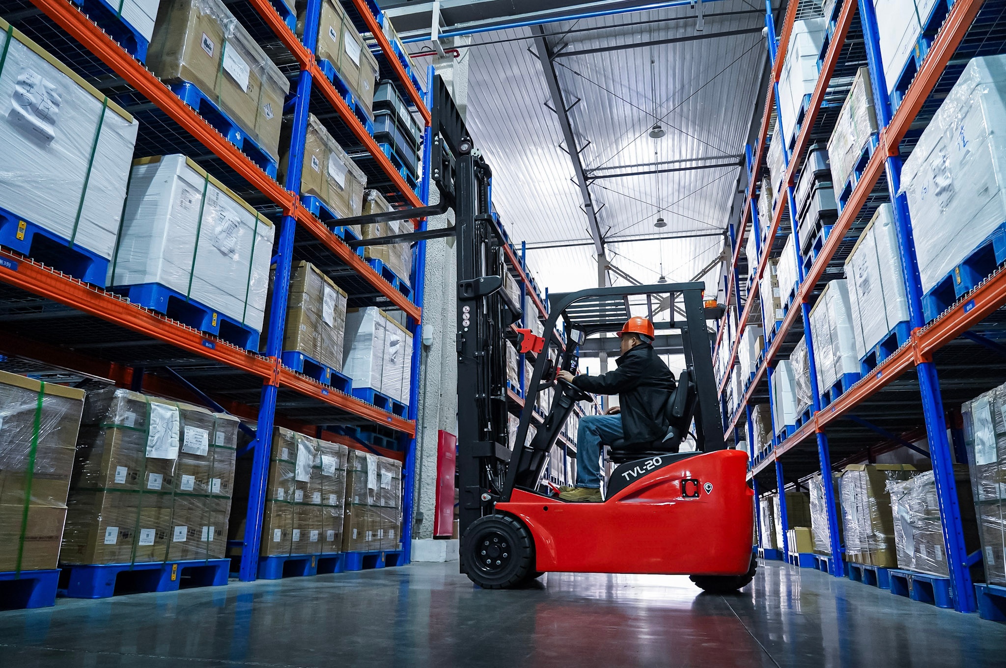 TVL202: Redefining the Compact Electric Forklift
