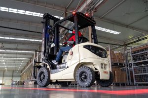 Heavy-Duty Electric Forklifts: The Zero-Emission Powerhouse for Modern Industry